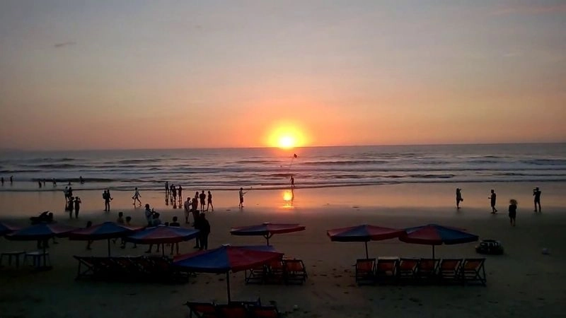 Cảnh biển Bãi Sau thơ mộng hút hồn