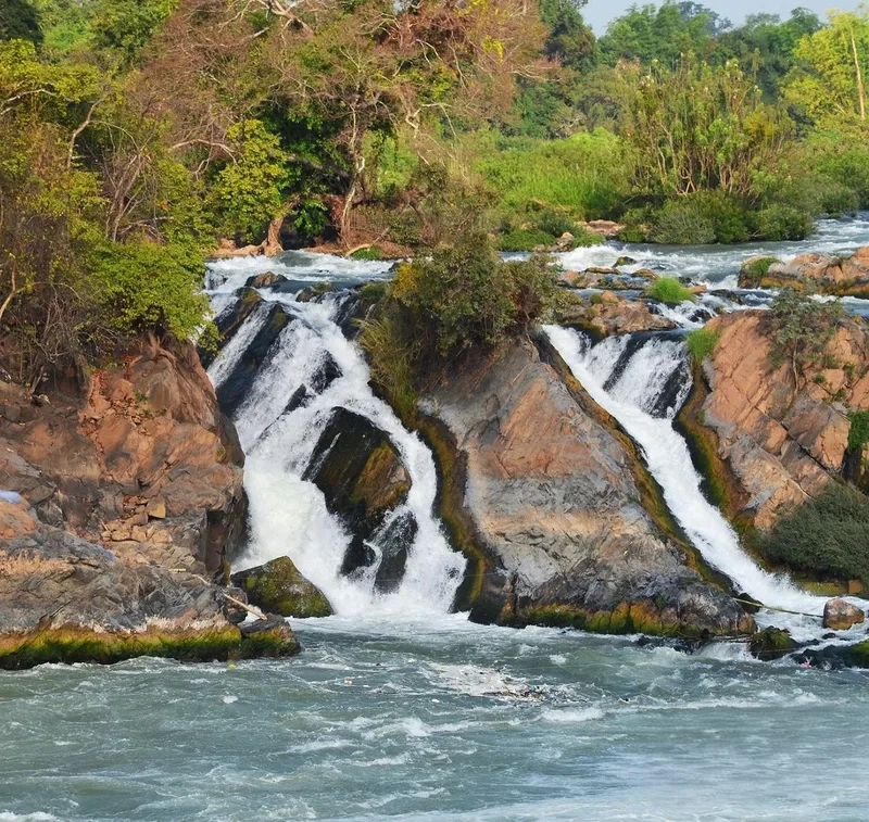 Dòng nước Bản Khone Phapheng cuồn cuộn mãnh liệt