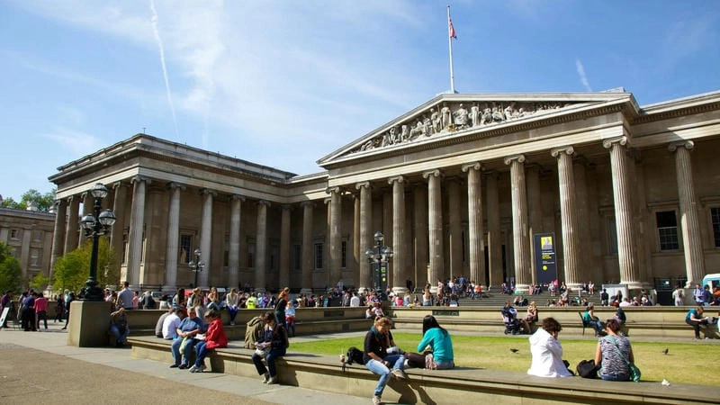 Kiến trúc Bảo tàng Anh nổi bật với thiết kế cổ điển và hiện đại hòa quyện