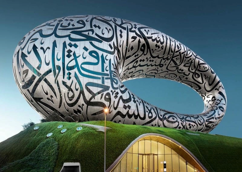 Trải nghiệm kiến trúc hiện đại tại bảo tàng tương lai tại Dubai