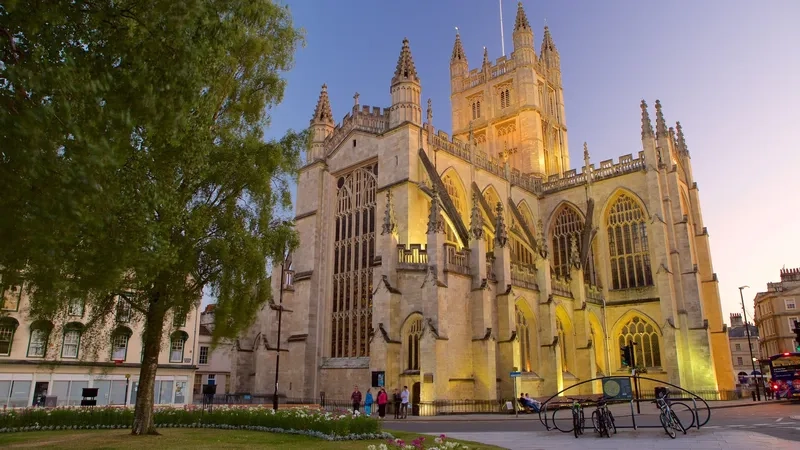 Cảnh hoàng hôn lãng mạn tại Bath