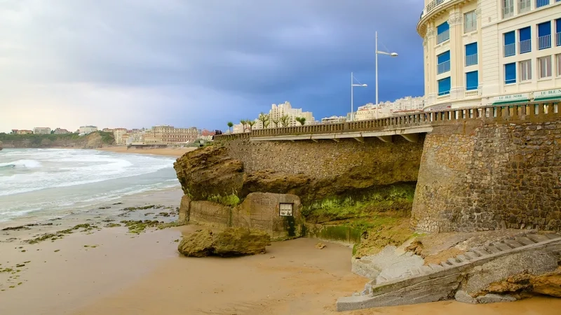 Ngày nắng đẹp tại thị trấn biển Biarritz
