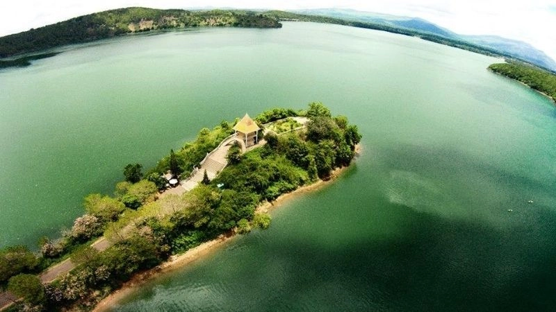 Du lịch Gia Lai trải nghiệm vẻ đẹp Biển Hồ