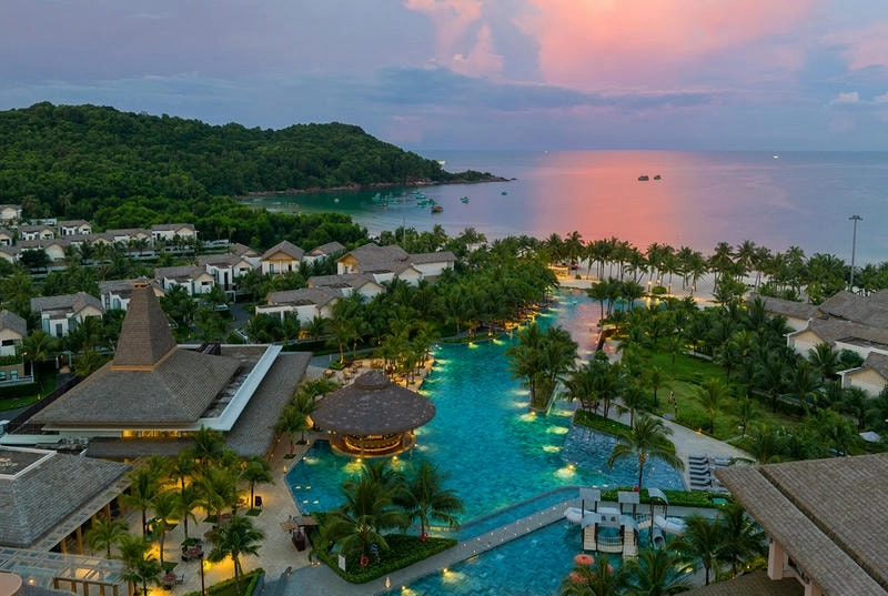 Bình minh Phú Quốc yên bình bên bãi cát