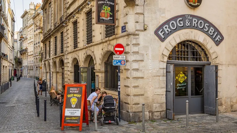 Bordeaux hiện lên như một bức tranh nghệ thuật