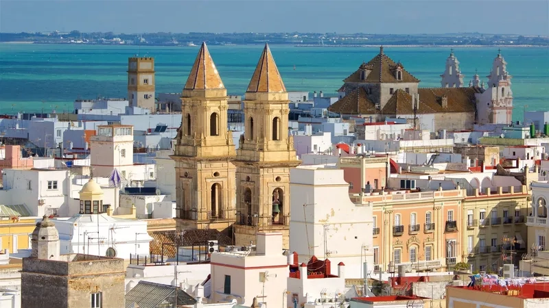 Làn gió mát lành thổi qua quảng trường Cádiz