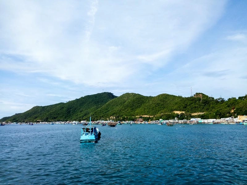 Đảo Nam Du với biển xanh và cát trắng