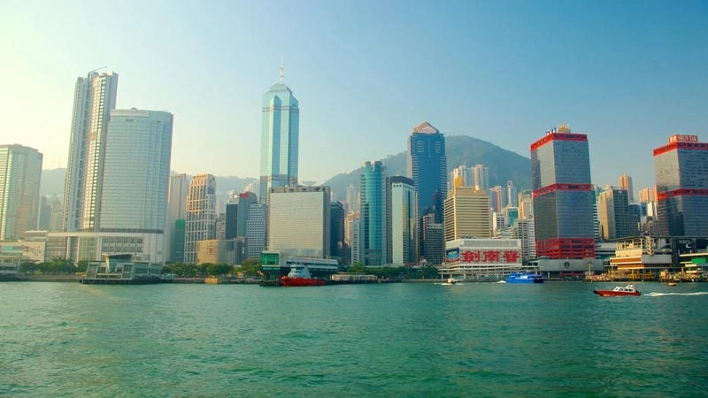 Đi dạo và tận hưởng khung cảnh bến cảng victoria hong kong