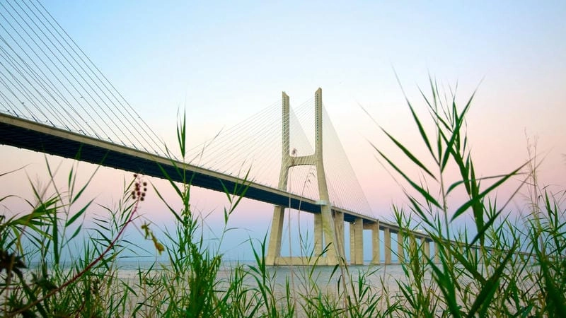 Ngắm nhìn Cảnh quan Cầu Vasco da Gama thơ mộng và hùng vĩ