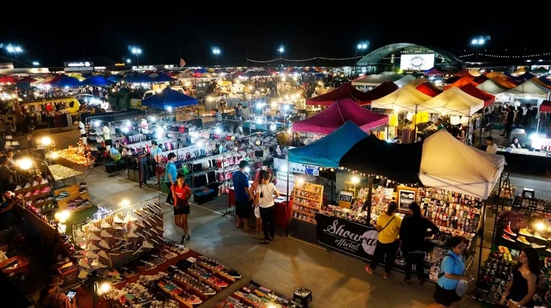 Chợ đêm Chatuchak nhộn nhịp với hàng ngàn gian hàng