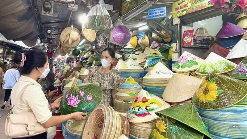 Du lịch Huế khám phá nét đẹp phố chợ