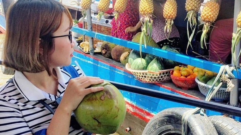 Cuộc sống chợ nổi mộc mạc và gần gũi