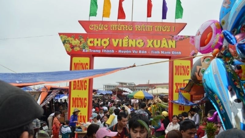 Chợ Viềng rộn ràng không khí phiên đầu năm mới