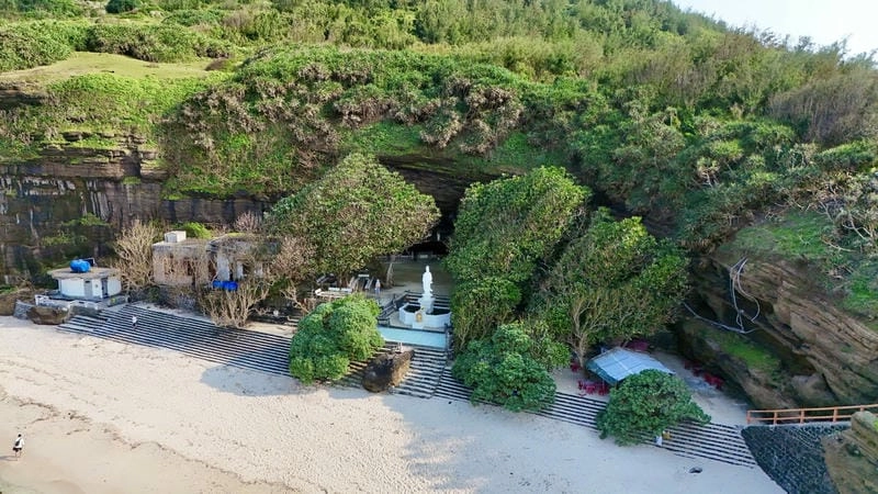 Khám phá Chùa Hang Lý Sơn tại Đảo Lý Sơn