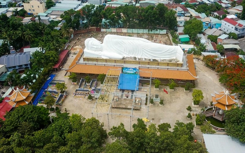 Không gian thanh tịnh tại chùa Hội Khánh Bình Dương buổi sáng