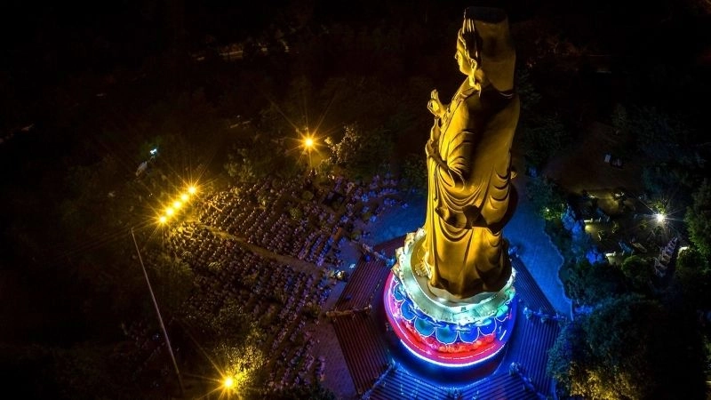 Chùa Linh Ứng mang vẻ đẹp tâm linh thanh tịnh