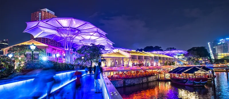 Clarke Quay lung linh ánh đèn về đêm
