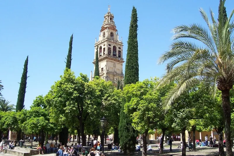 Cordoba níu chân du khách bốn phương