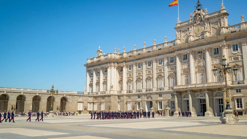 Vẻ đẹp Kiến trúc Cung điện Hoàng gia Madrid cổ kính