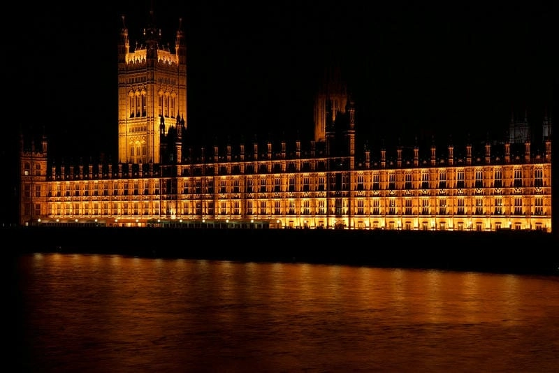 Ngắm Cung điện Westminster về đêm