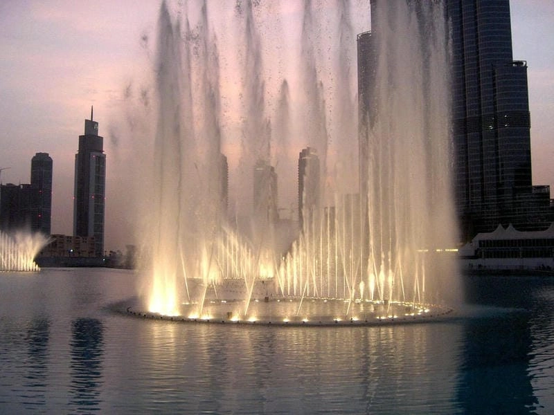 Ngắm nhìn đài phun nước Dubai huyền ảo qua từng khung ảnh tuyệt sắc