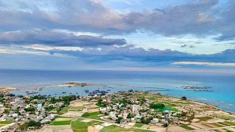 Biển Lý Sơn mênh mông đón gió đại dương