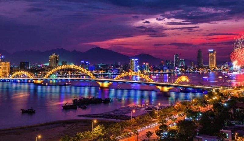 Vẻ lung linh khó cưỡng của Đà Nẵng về đêm
