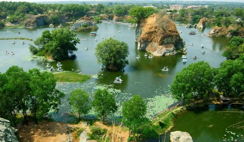 Cầu bắc qua Sông Đồng Nai rực rỡ ánh đèn