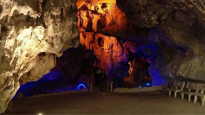 Động Nhị Thanh điểm đến không thể bỏ lỡ