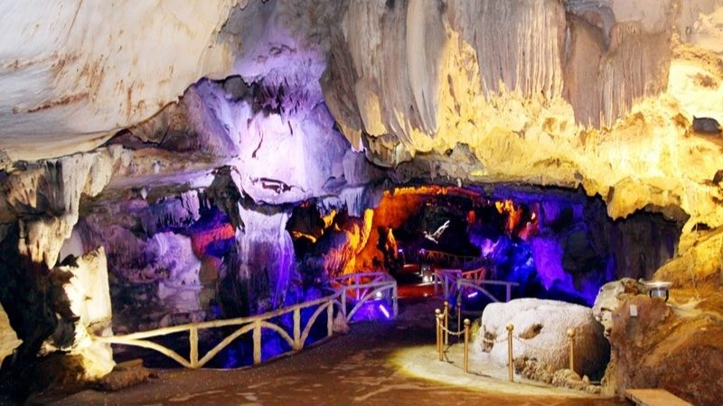 Khám phá kiệt tác thiên nhiên Động Nhị Thanh