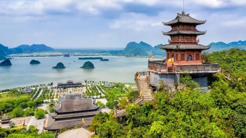 Chùa Tam Chúc nơi tâm linh giao hòa đất trời