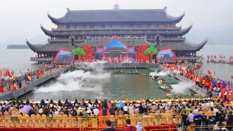 Hành hương đến Chùa Tam Chúc tìm lại bình an