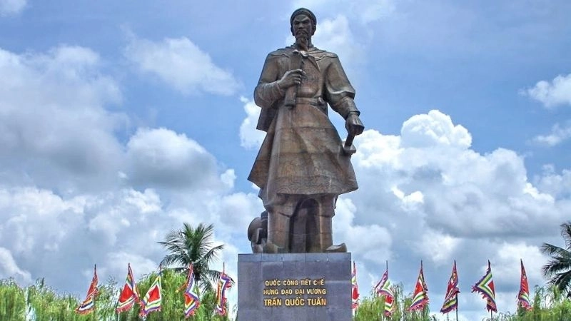 Hành hương bình yên đến Đền Trần Thương