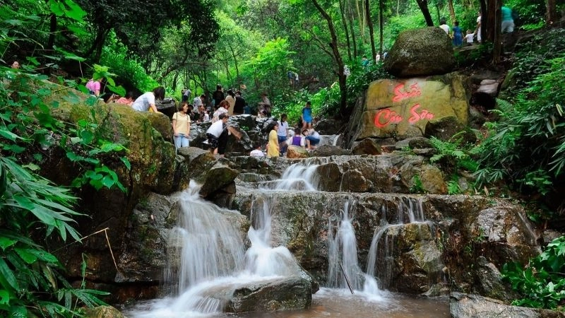 Khám phá tâm linh Côn Sơn Kiếp Bạc yên bình