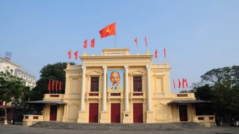 Khám phá Nhà hát lớn Hải Phòng đẹp nhất vào mùa thu hoặc dịp cuối năm