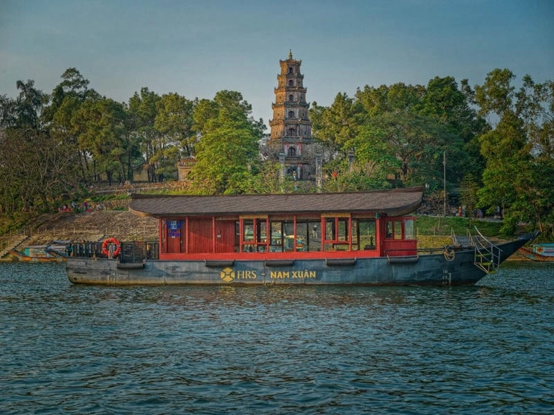 Du thuyền sông Hương khám phá vẻ đẹp Huế