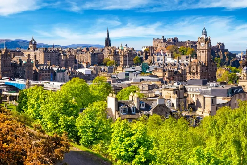 Edinburgh mang nét đẹp vừa cổ kính vừa hiện đại