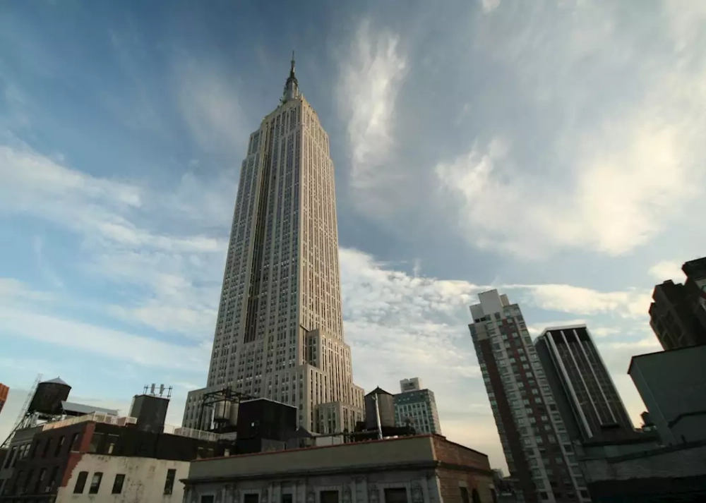 Đường chân trời New York nổi bật với Empire State Building tráng lệ