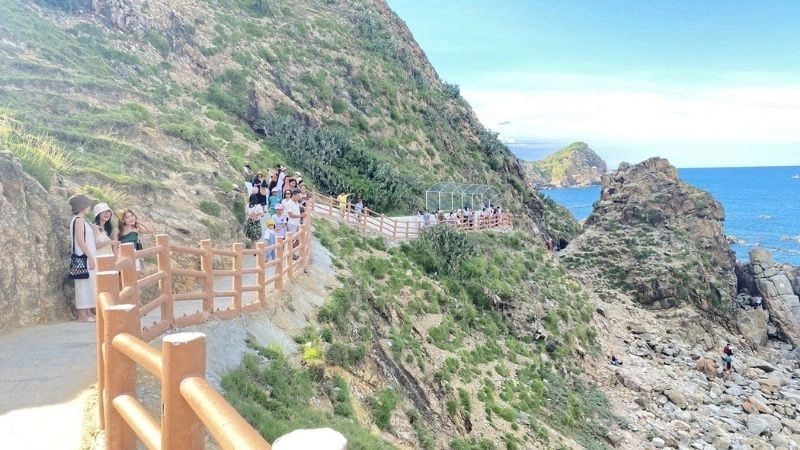 Thiên nhiên Eo Gió hài hòa núi non biển cả