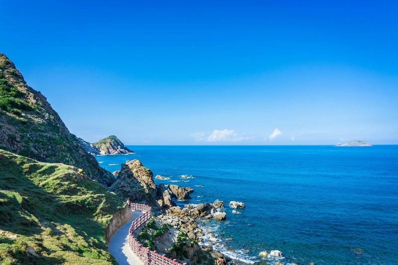 Vẻ đẹp Eo Gió Quy Nhơn trong ánh hoàng hôn rực rỡ