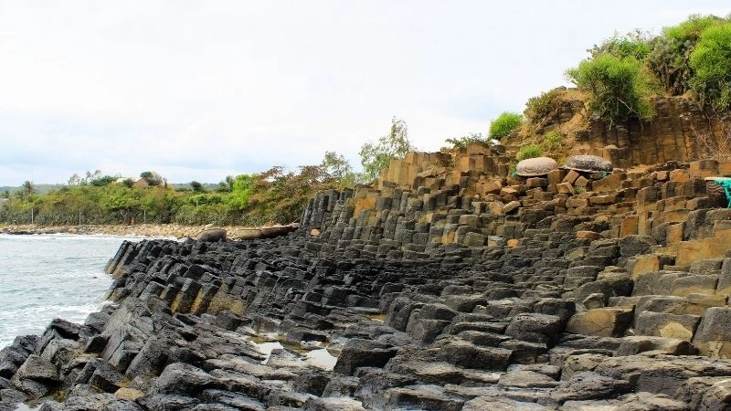 Kiến trúc đá Gành Đá Đĩa hình lục giác tự nhiên