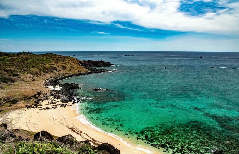 Vẻ đẹp Gành Hang Phú Quý qua những tảng đá độc đáo