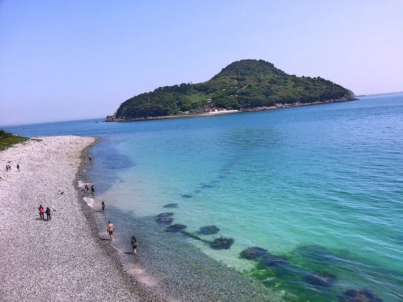 Thư giãn bên bờ biển trong xanh ở Geoje Island