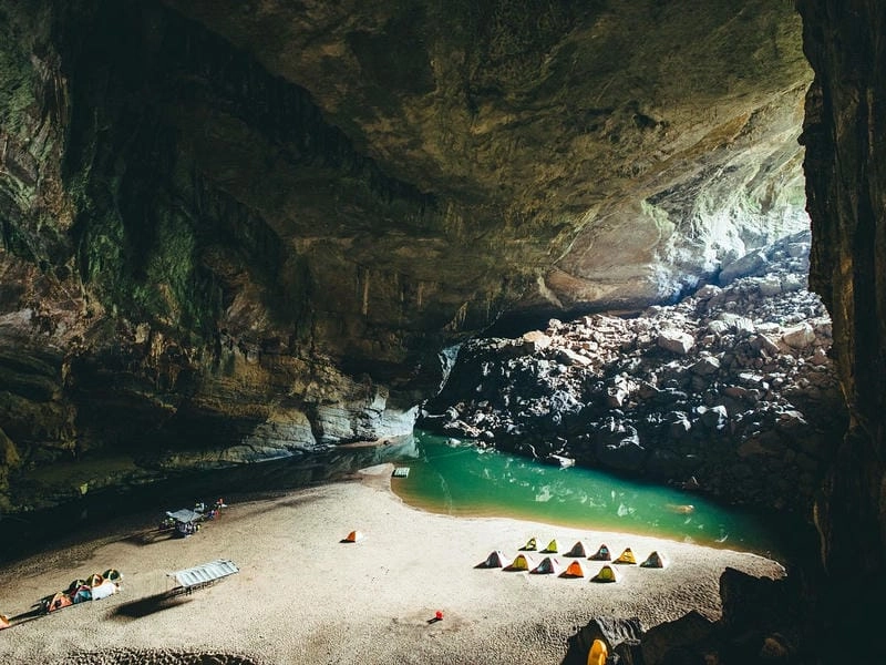 Hang Én lộng lẫy với thạch nhũ trong Phong Nha Kẻ Bàng