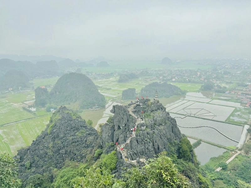 Vẻ đẹp Hang Múa Ninh Bình từ đỉnh núi ngoạn mục