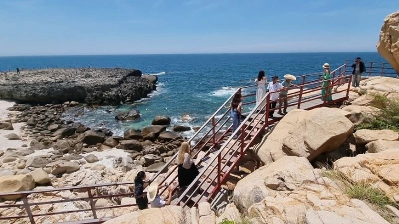 Cách di chuyển đến Hang Rái