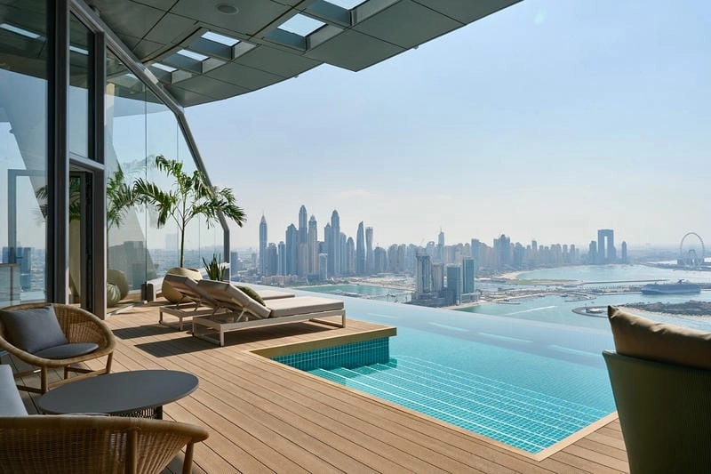 Check-in sang chảnh tại Hồ bơi “island in the sky” Dubai
