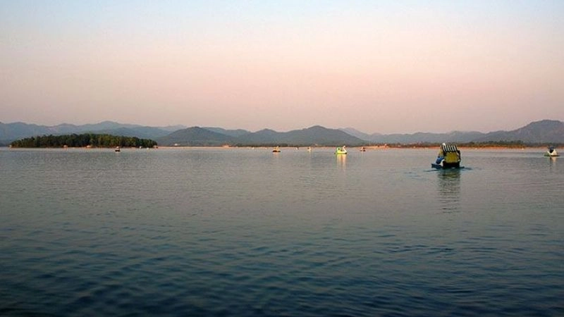 Hồ Đại Lải nổi bật với cảnh sắc thơ mộng nên thơ