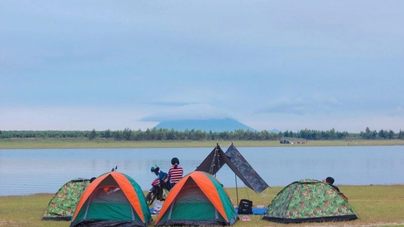 Hồ nước lớn Tây Ninh với vẻ đẹp hùng vĩ