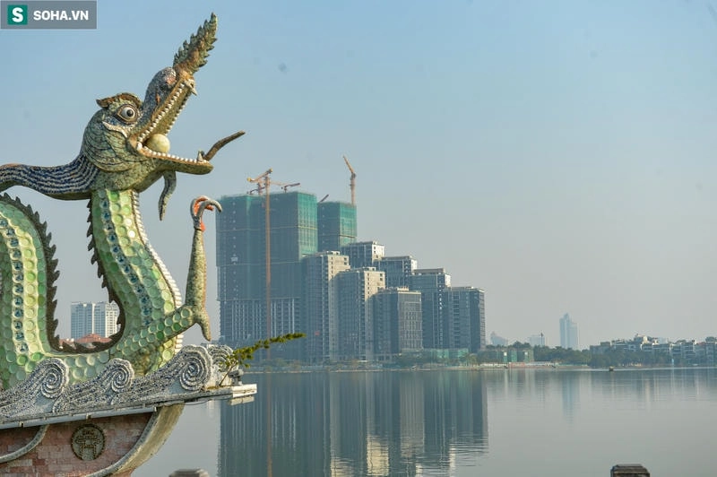 Hồ Tây Hà Nội lung linh ánh đèn về đêm